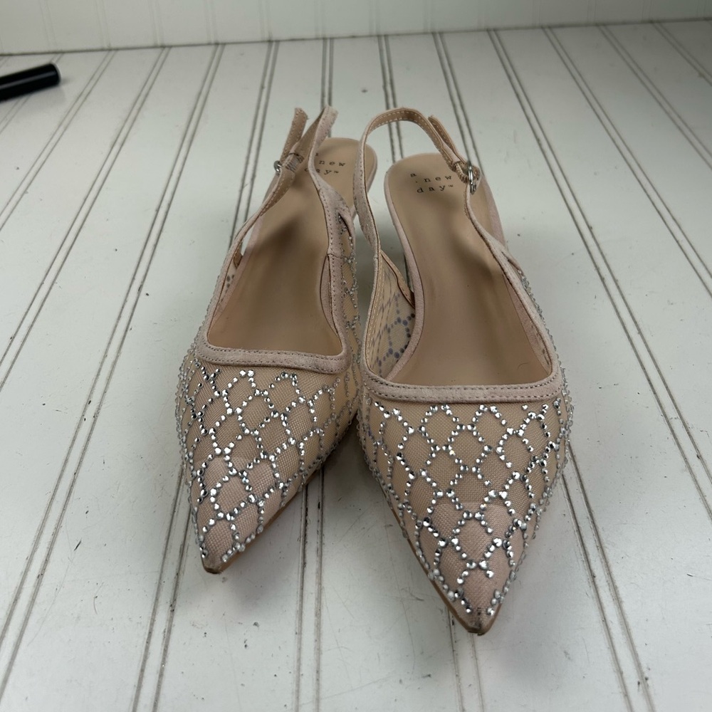 A New Day Gigi Embellished Slingback Kitten Heel in Beige Women’s Size 7.5 - Picture 2 of 8
